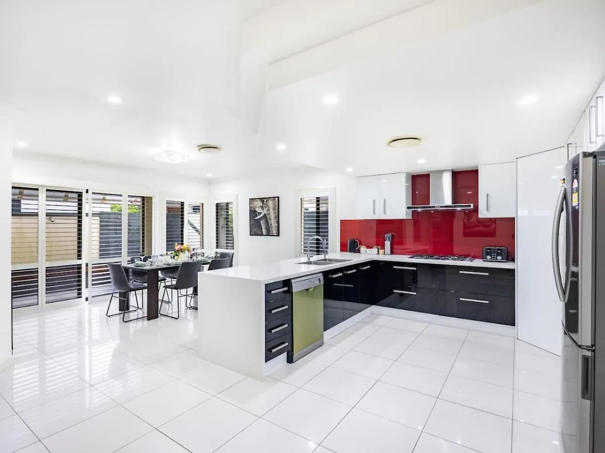 Spacious Comfy 5 Bedroom Home Near Sunnybank Brisbane 0*,  Australia